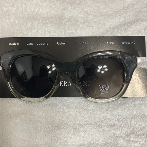 Vera Wang Sunglasses - Picture 2 of 4